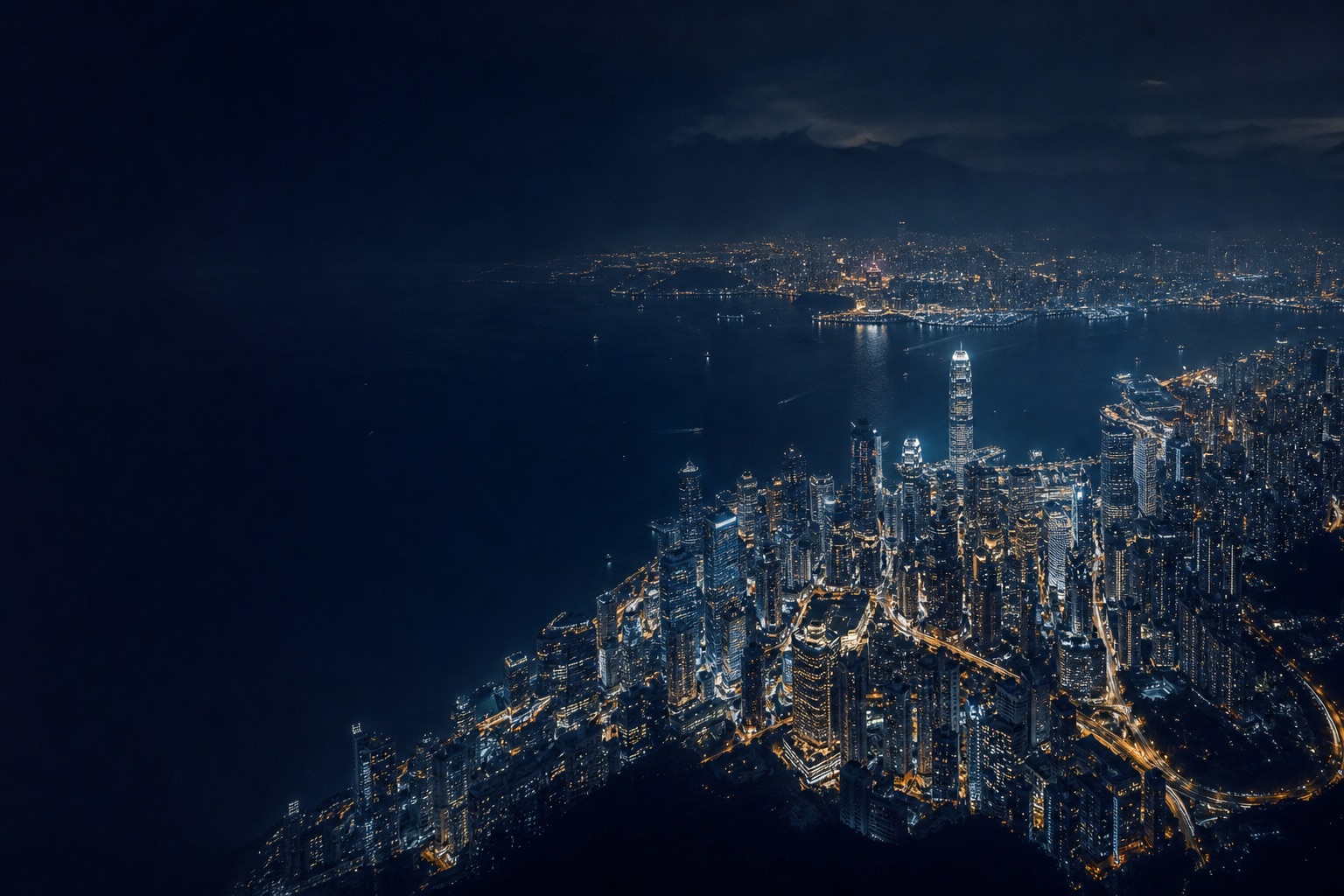 香港島與維多利亞港夜景鳥瞰